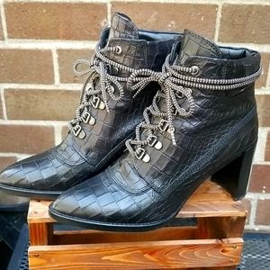 Gigi Hadid for Stuart Weitzman Booties Sz 6